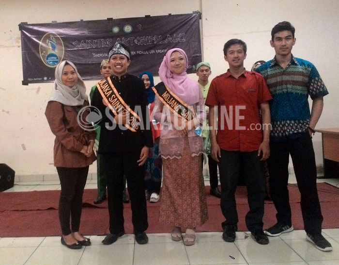 Mojang Jajaka (Moka) fakultas Saintek terpilih Hana Hanifah dan Muhammad Dzaky Al-Fawwaz berfoto bersama juri usai pemilihan, Kamis (12/5/2016) di Aula Student Center UIN SGD Bandung. Hana dan Dzaky juga merupakan Moka jurusan Biologi. (Ayu Isnaini/ Magang)