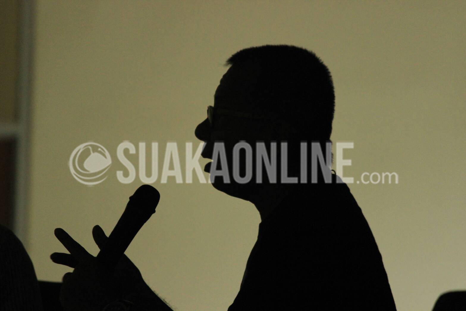 Fotografer senior Kompas sedang memaparkan materi dalam acara Kompas Lego Ergo Scio, Selasa (24/10/2016) di Aula Anwar Musaddad. (M.Aziz Pratomo/Suaka)