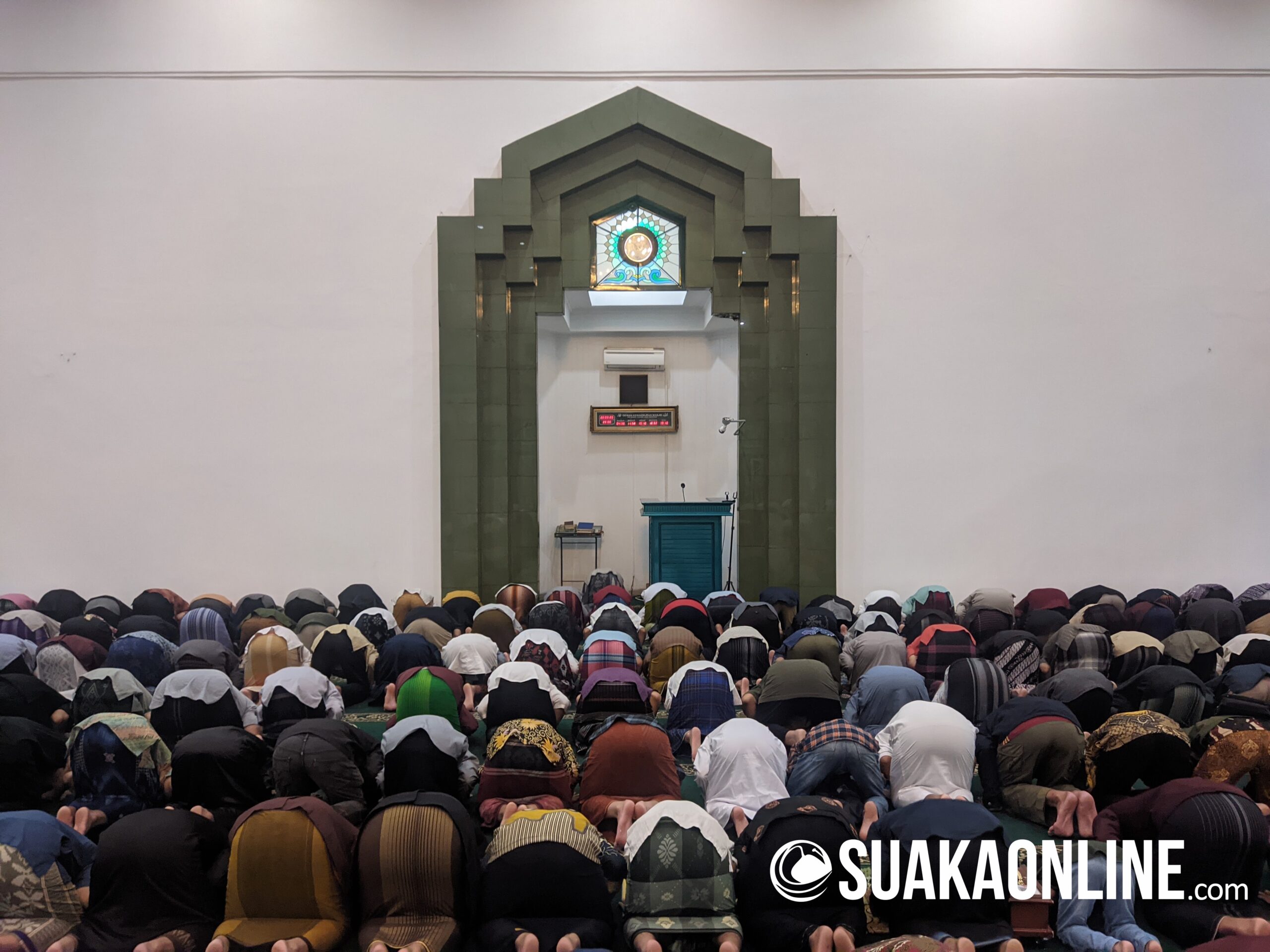 SUAKAONLINE.COM – Masjid Iqomah Kampus 1 UIN SGD Bandung bakal gelar solat Idul Fitri 1444 Hijriah pada 22 April mendatang. Hal tersebut dikonfirmasi oleh ketua DKM Masjid Iqomah, Bachrun Rifa’I yang mengatakan salat Idul Fitri akan terbuka untuk umum.
