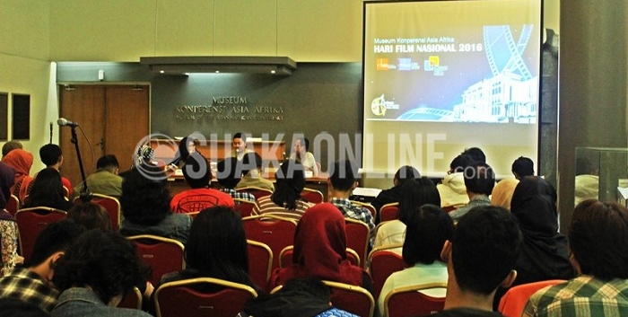 Suasana screening dan diskusi film Epic Java yang digelar oleh Layar Kita dalam memperingati hari Film Nasional di ruang utama Museum Konperensi Asia Afrika, Selasa (29/03/2016). (Dadan M. Ridwan / Magang)