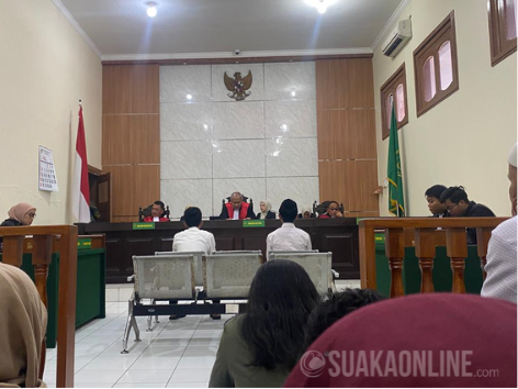 Agenda sidang putusan perkara nomor 12/Pid.B/2026/PN Bdg dan 15/Pid.B/2026/PN Bdg digelar di Pengadilan Negeri Bandung, Kamis (16/4/2026).